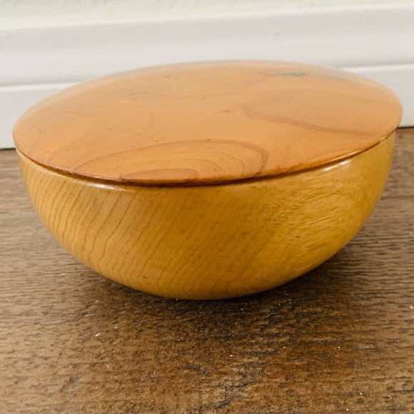 Myrtlewood box - Picture 1 of 8